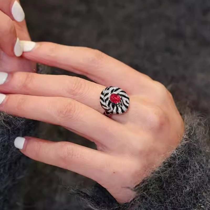 Vintage High-End Red Synthetic Zirconia Oval Ring